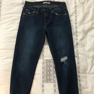 TWO PAIRS Levi’s boyfriend jeans
